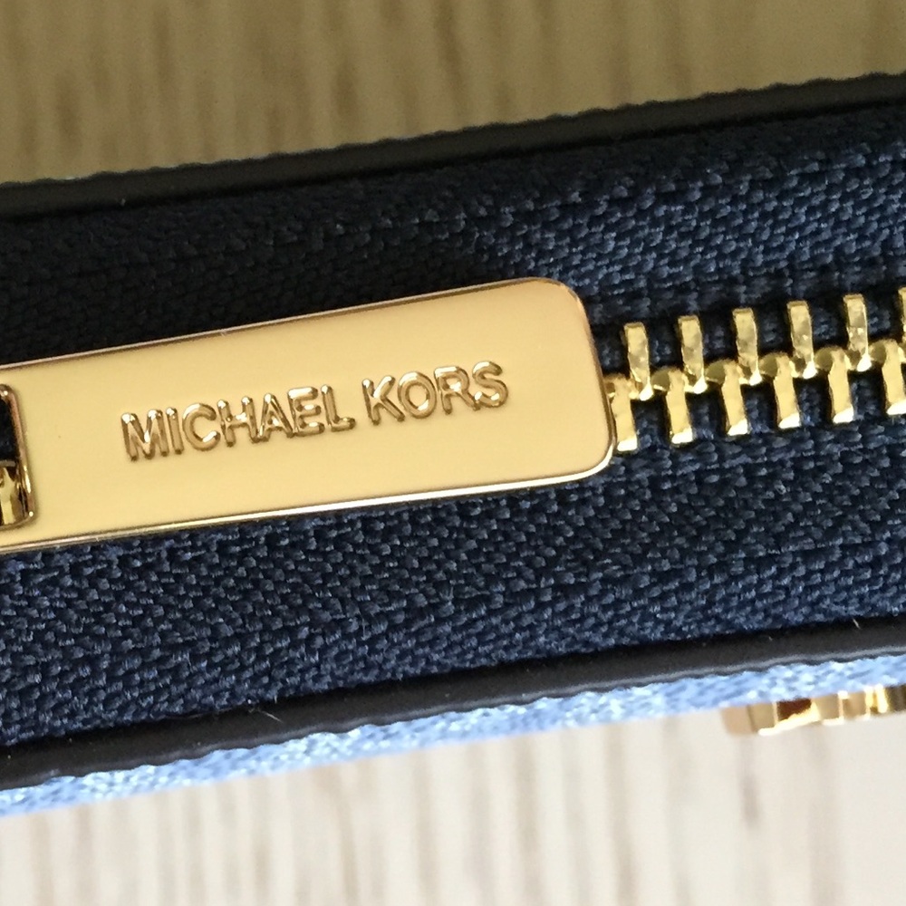 Michael Kors Jet Set Chambray Multi Wallet - Picture 5 of 9